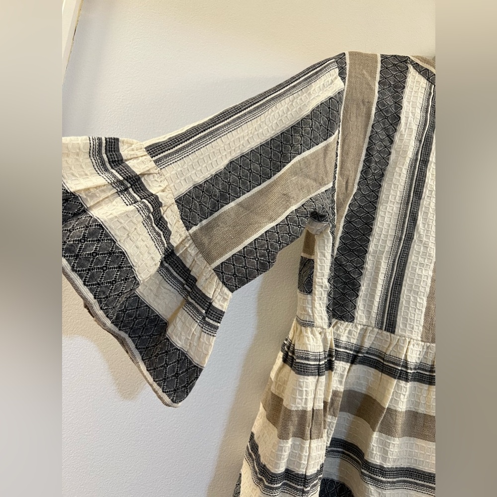 THML Beige and Gray Striped Top - Picture 4 of 11